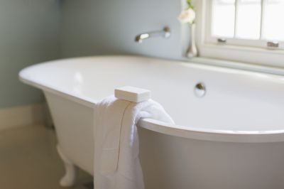 Drop-in Tub with Surround